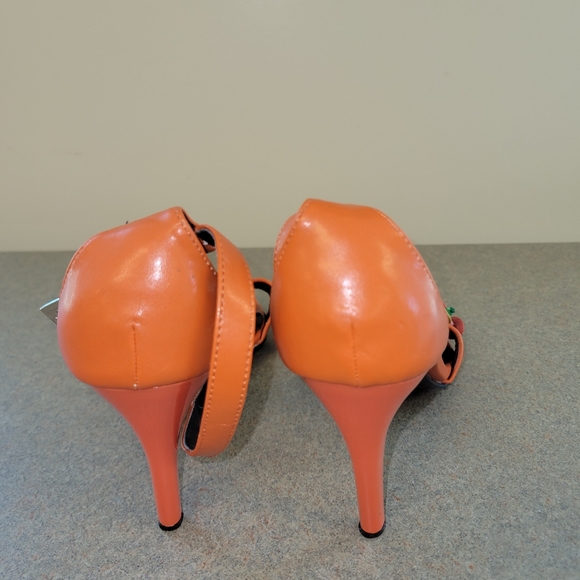 🔥Pierre Dumas Orange Heels with Colorful accents🔥 - Picture 3 of 10